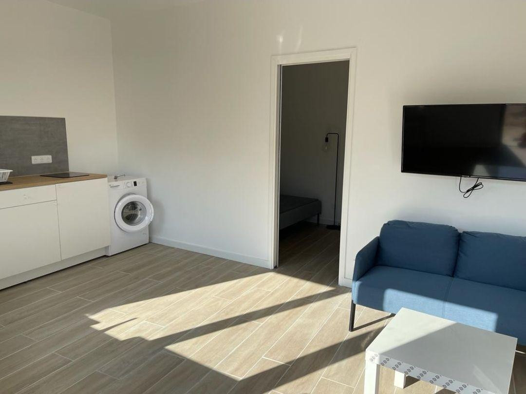 
                                                Location
                                                 Appartement zone très calme - 25 m2 avec jardin