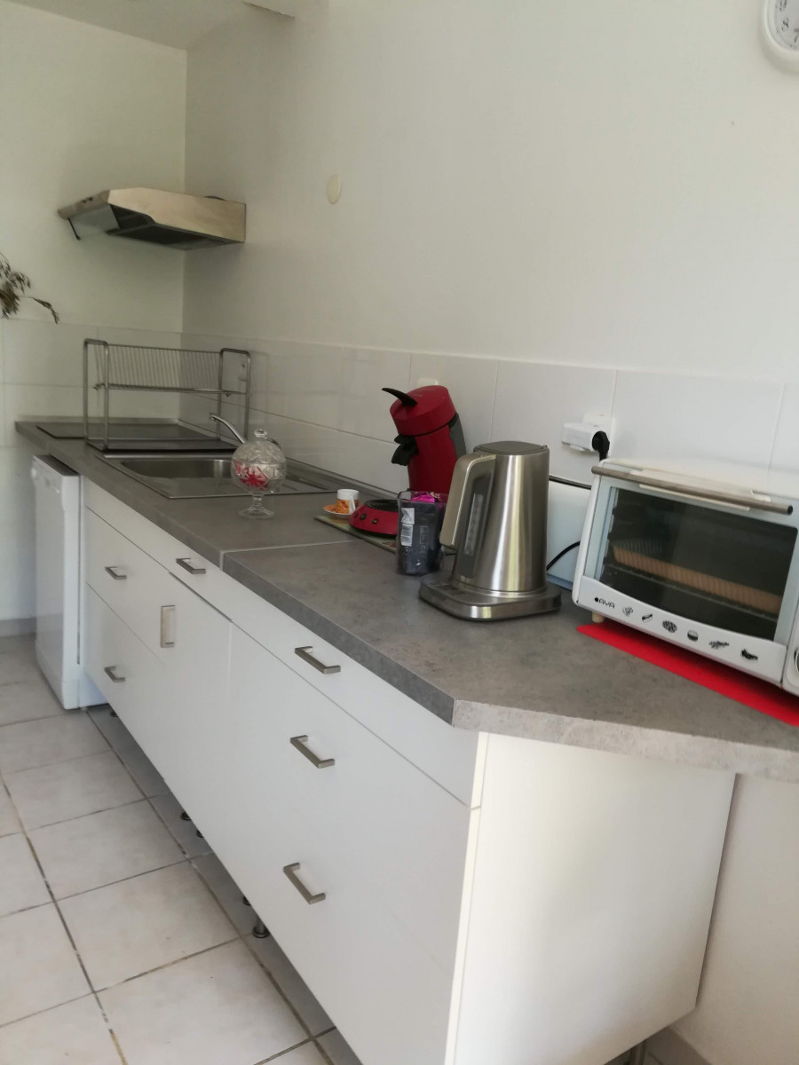 
                                                Location
                                                 AppartementMeublè F2 Bord de mer 150m (loyer tout inclus)