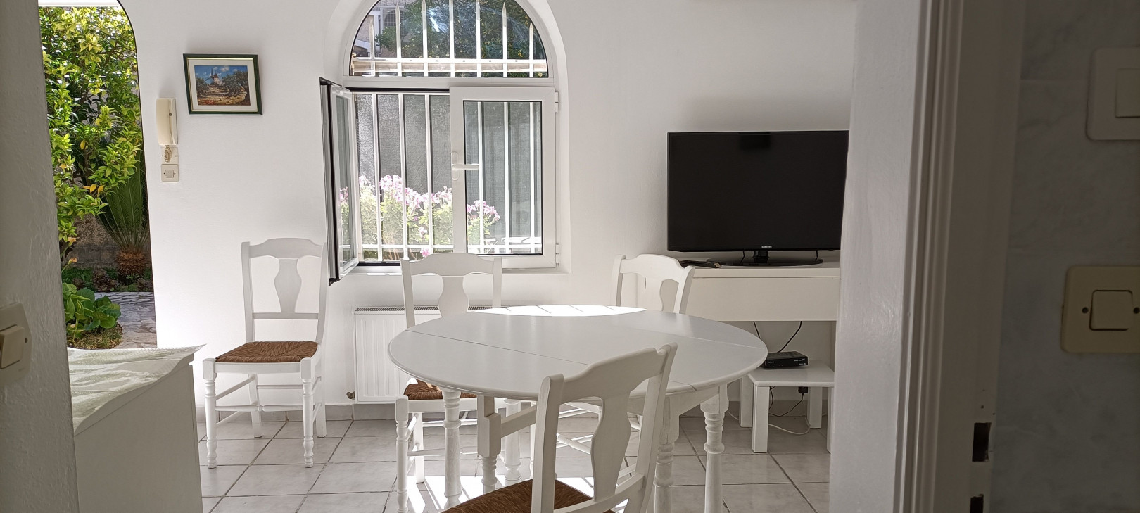 
                                                Location
                                                 AppartementMeublè F2 Bord de mer 150m (loyer tout inclus)
