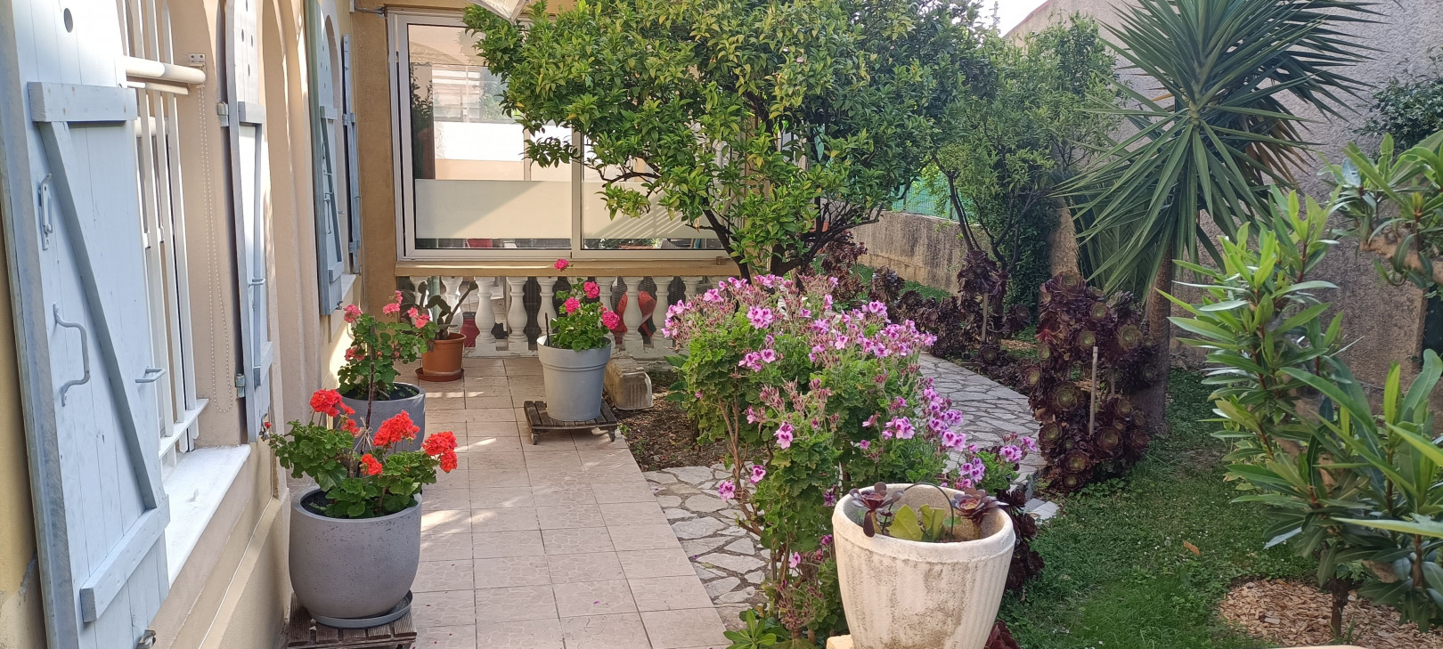 
                                                Location
                                                 AppartementMeublè F2 Bord de mer 150m (loyer tout inclus)