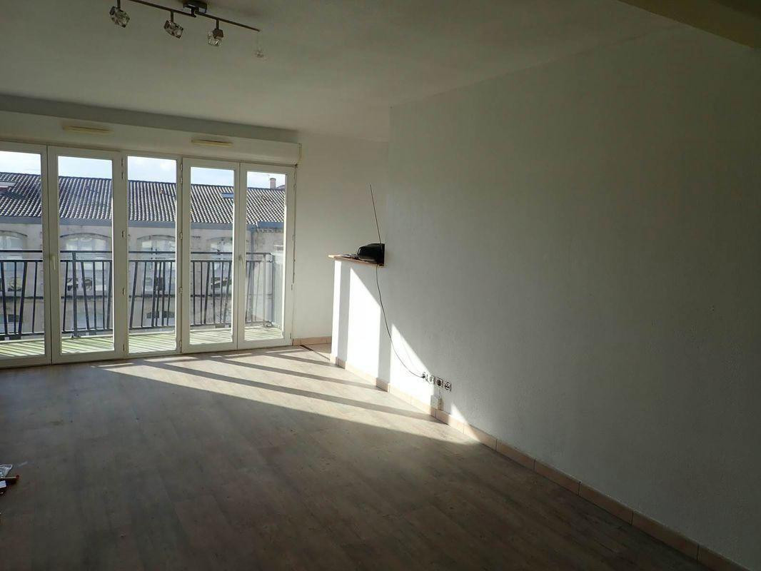 
                                                Location
                                                 Appartemment T2 à louer
