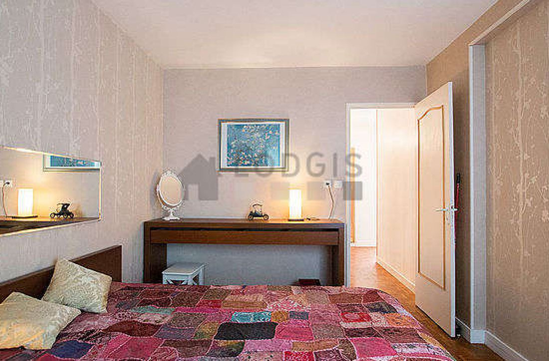 
                                                Location
                                                 Appartment proche des Invalides (loyer tout inclus)