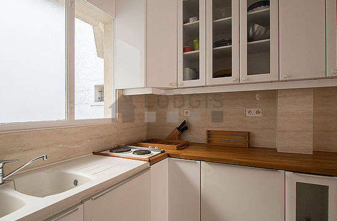 
                                                Location
                                                 Appartment proche des Invalides (loyer tout inclus)