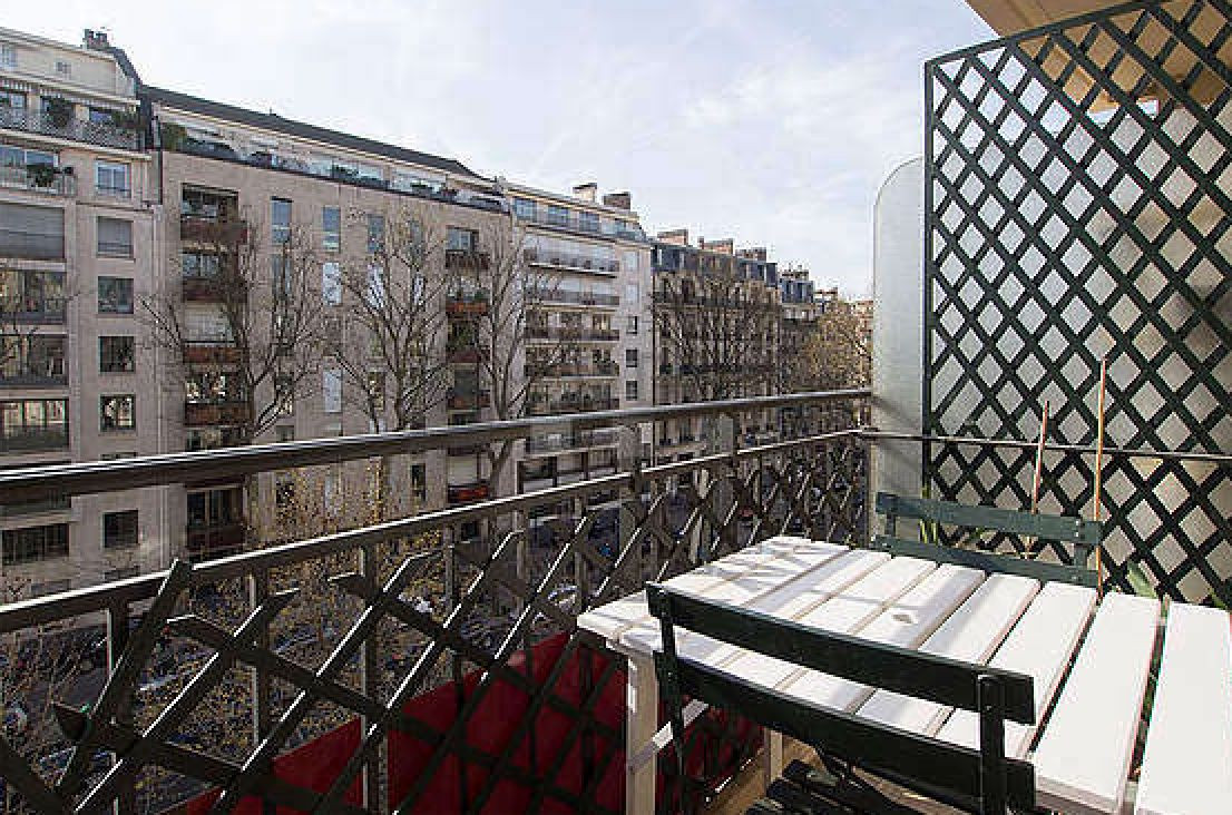 
                                                Location
                                                 Appartment proche des Invalides (loyer tout inclus)