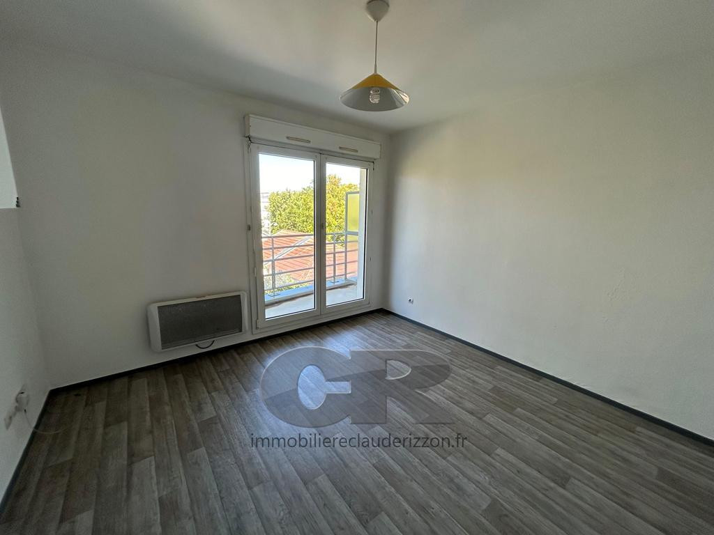 
                                                Location
                                                 appatement 1 pièce avec box en sous-sol