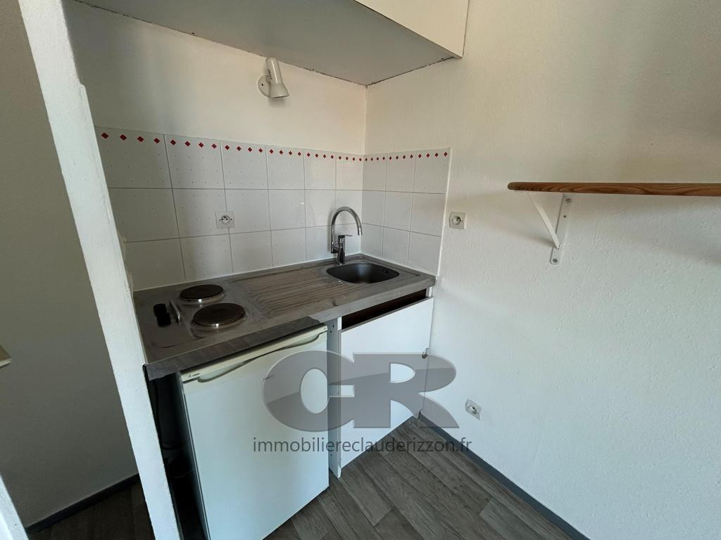 
                                                Location
                                                 appatement 1 pièce avec box en sous-sol