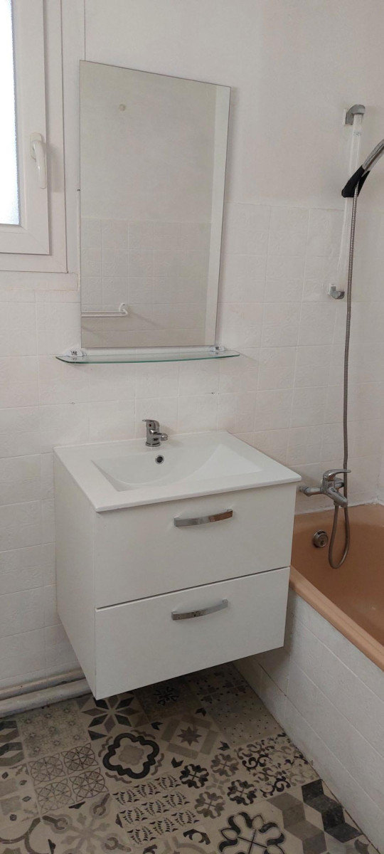 
                                                Vente
                                                 Appt 3 pièces (ravalement et isolation faits)