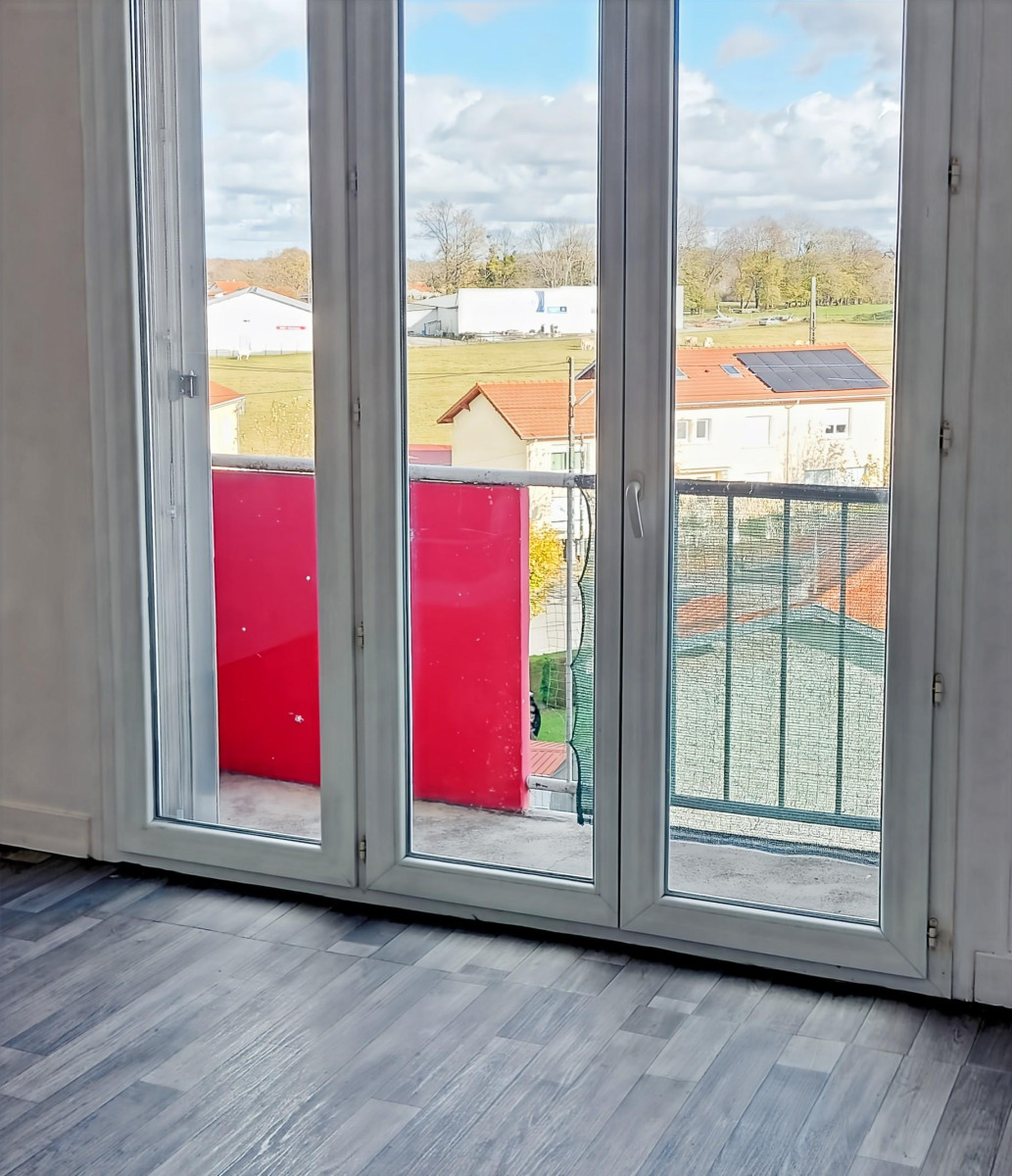 
                                                Vente
                                                 Appt 3 pièces (ravalement et isolation faits)