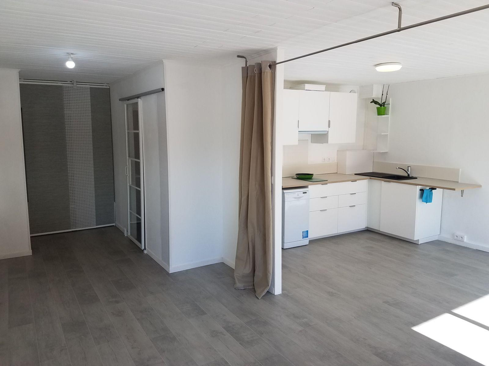 
                                                Location
                                                 Appt 41 m2 refait à neuf, rue des Orphelines