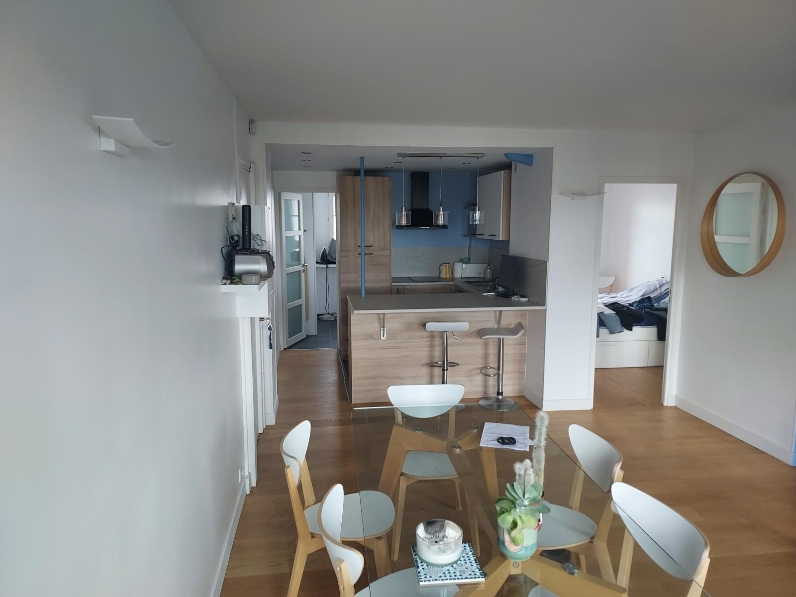 
                                                Location
                                                 Apt Meublé Montrouge. Dispo asap.53M2.Parking. 6e