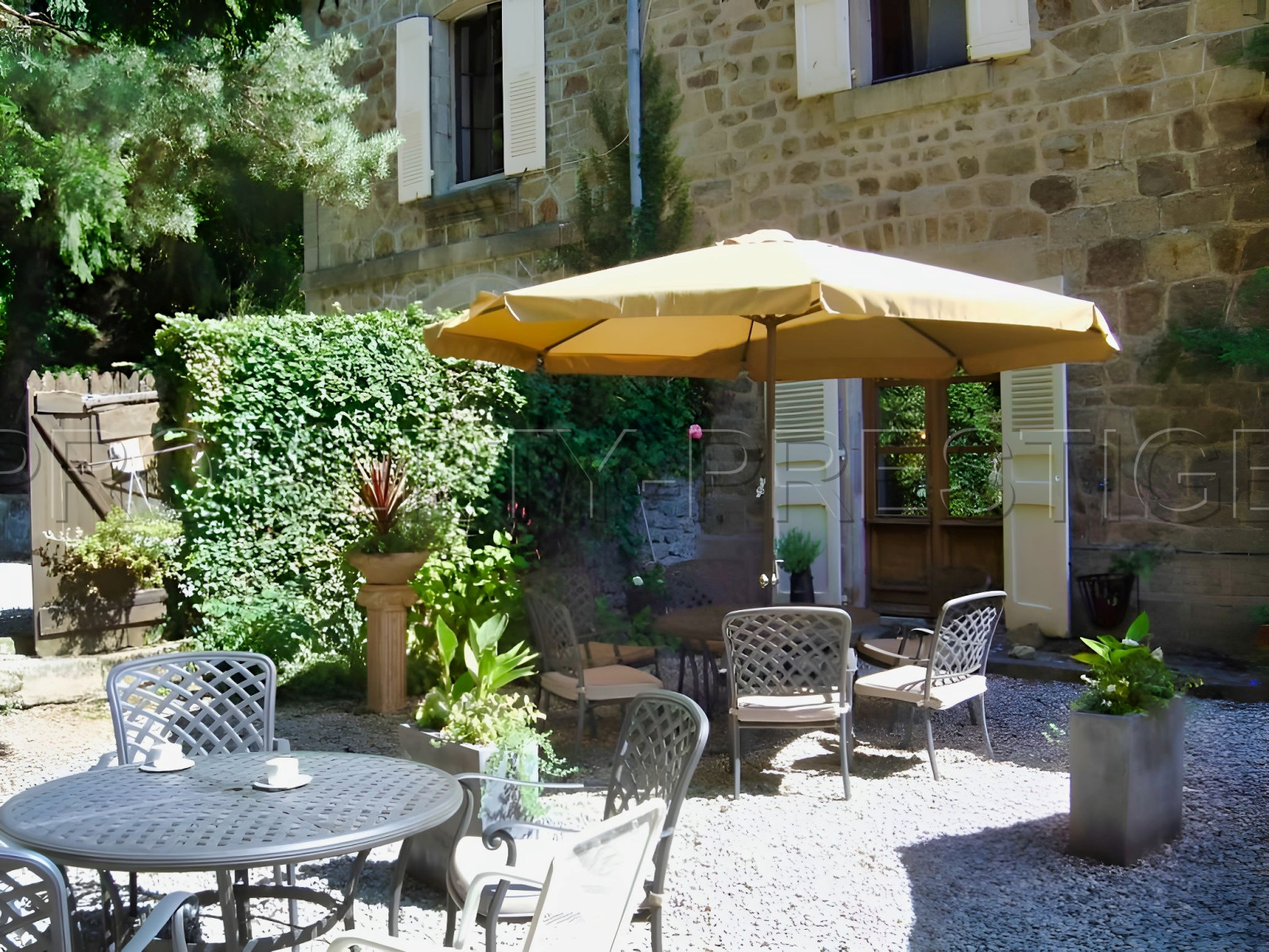 
                                                Vente
                                                 ARDECHE BELLE DEMEURE XVIIème