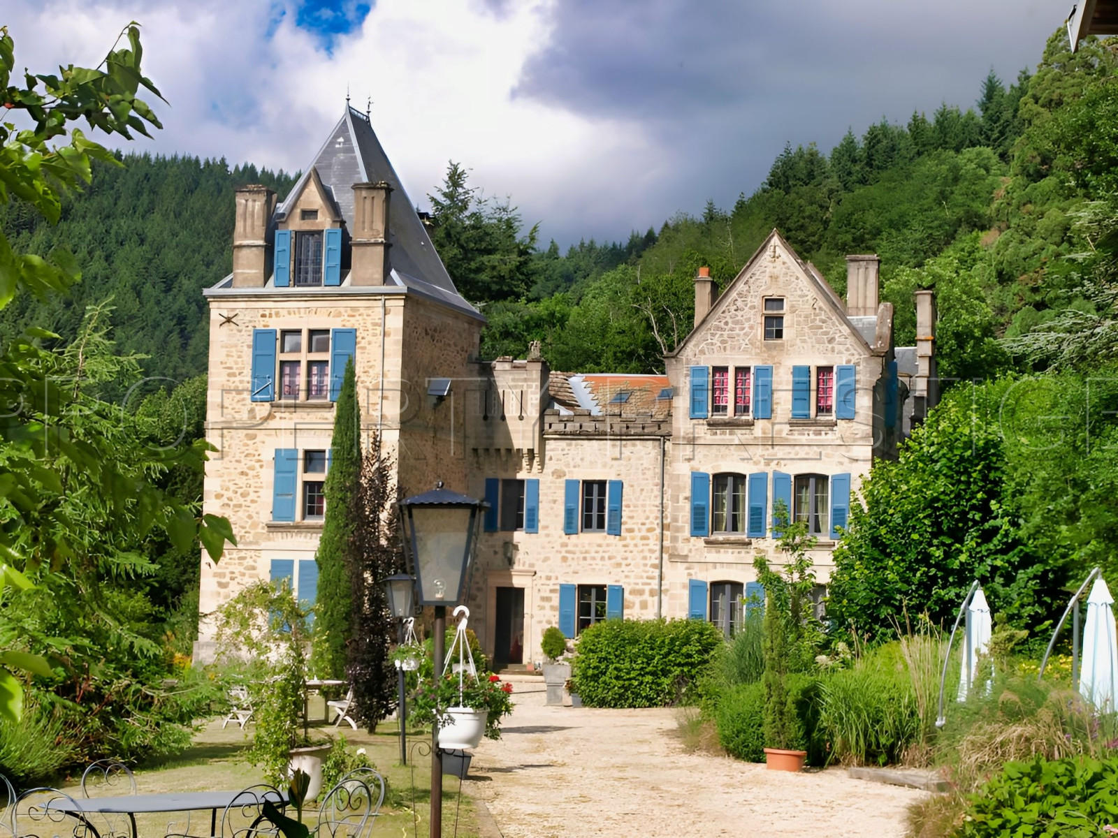 
                                                Vente
                                                 ARDECHE BELLE DEMEURE XVIIème