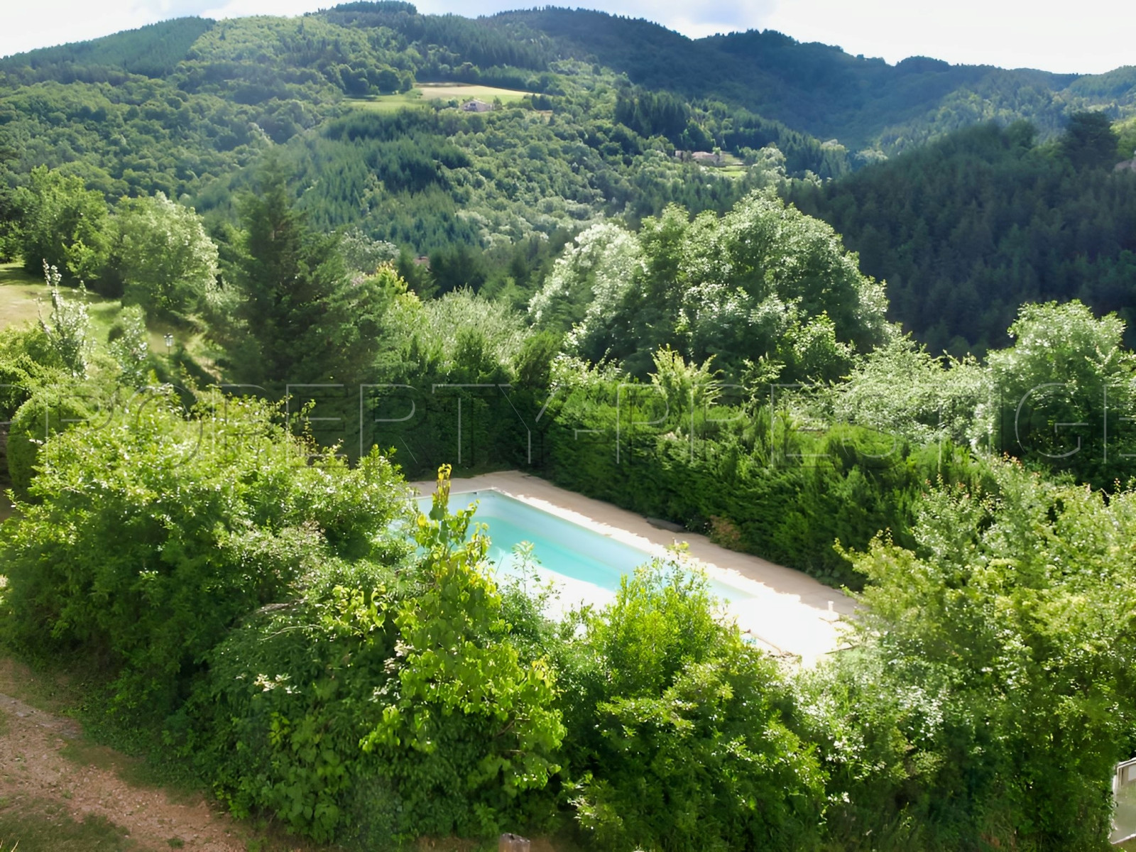 
                                                Vente
                                                 ARDECHE BELLE DEMEURE XVIIème