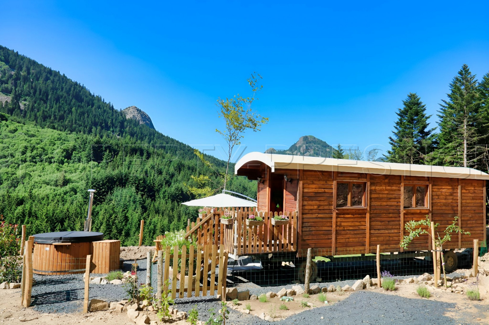 
                                                Vente
                                                 ARDECHE PROPRIETE 6 HA SOURCES RIVIERE