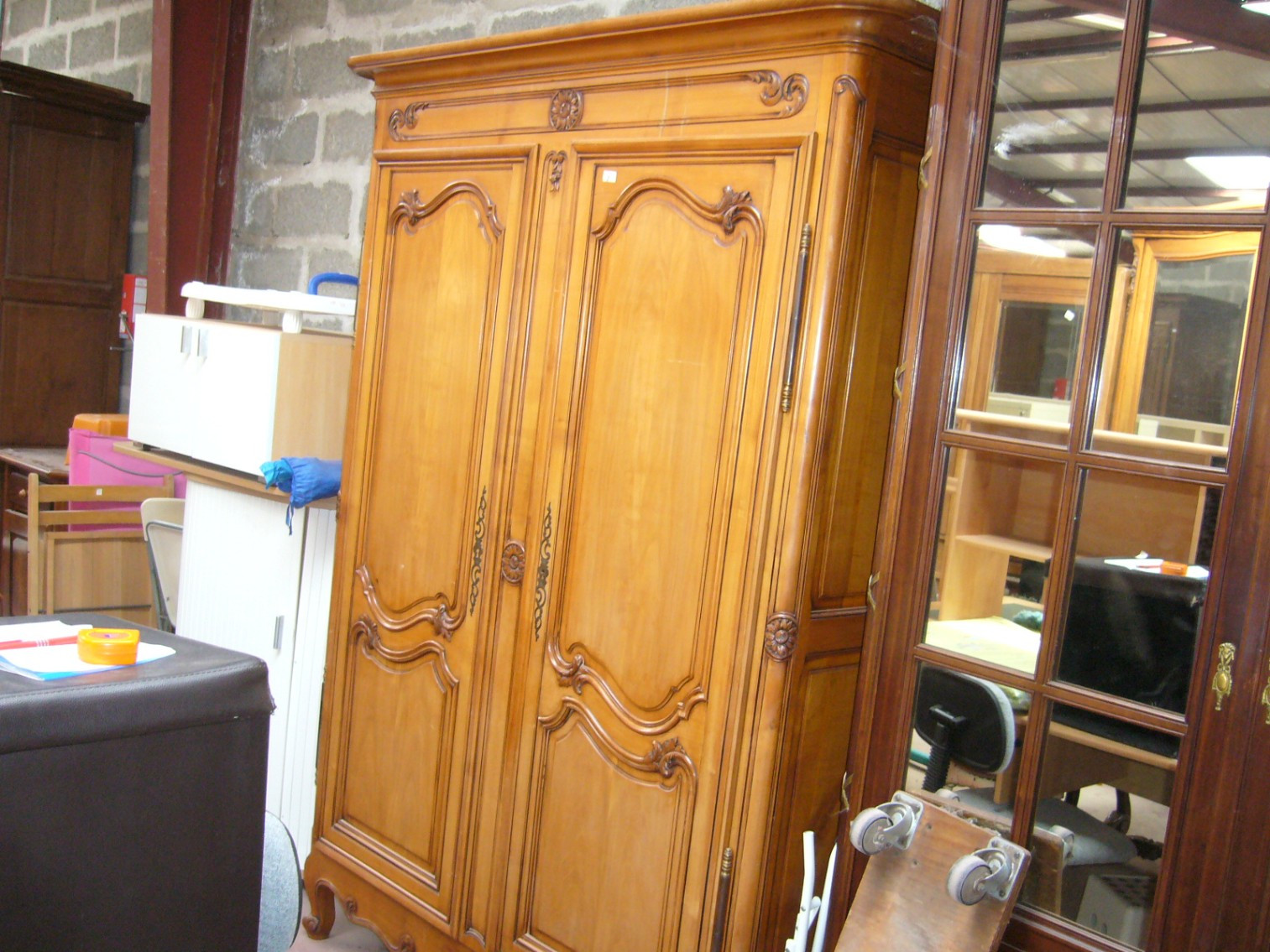 
                                                Meuble
                                                 Armoire 2 portes, promotion