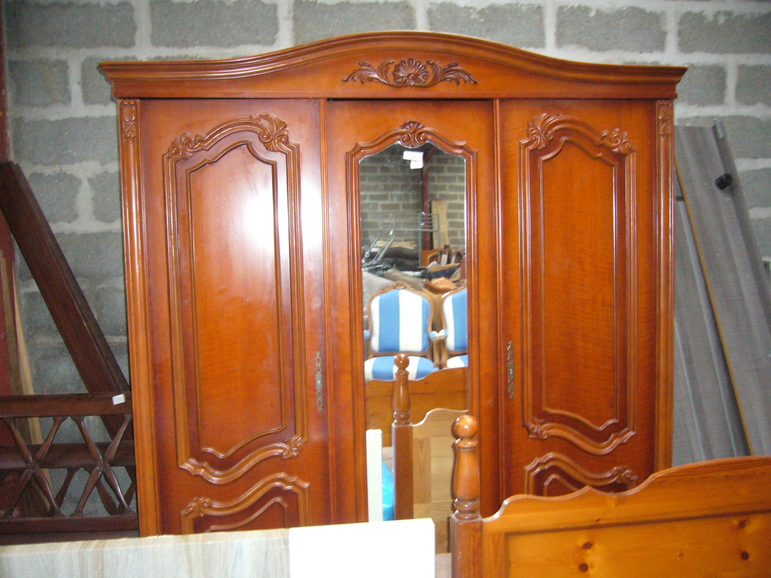 
                                                Meuble
                                                 Armoire 3 portes, promotion