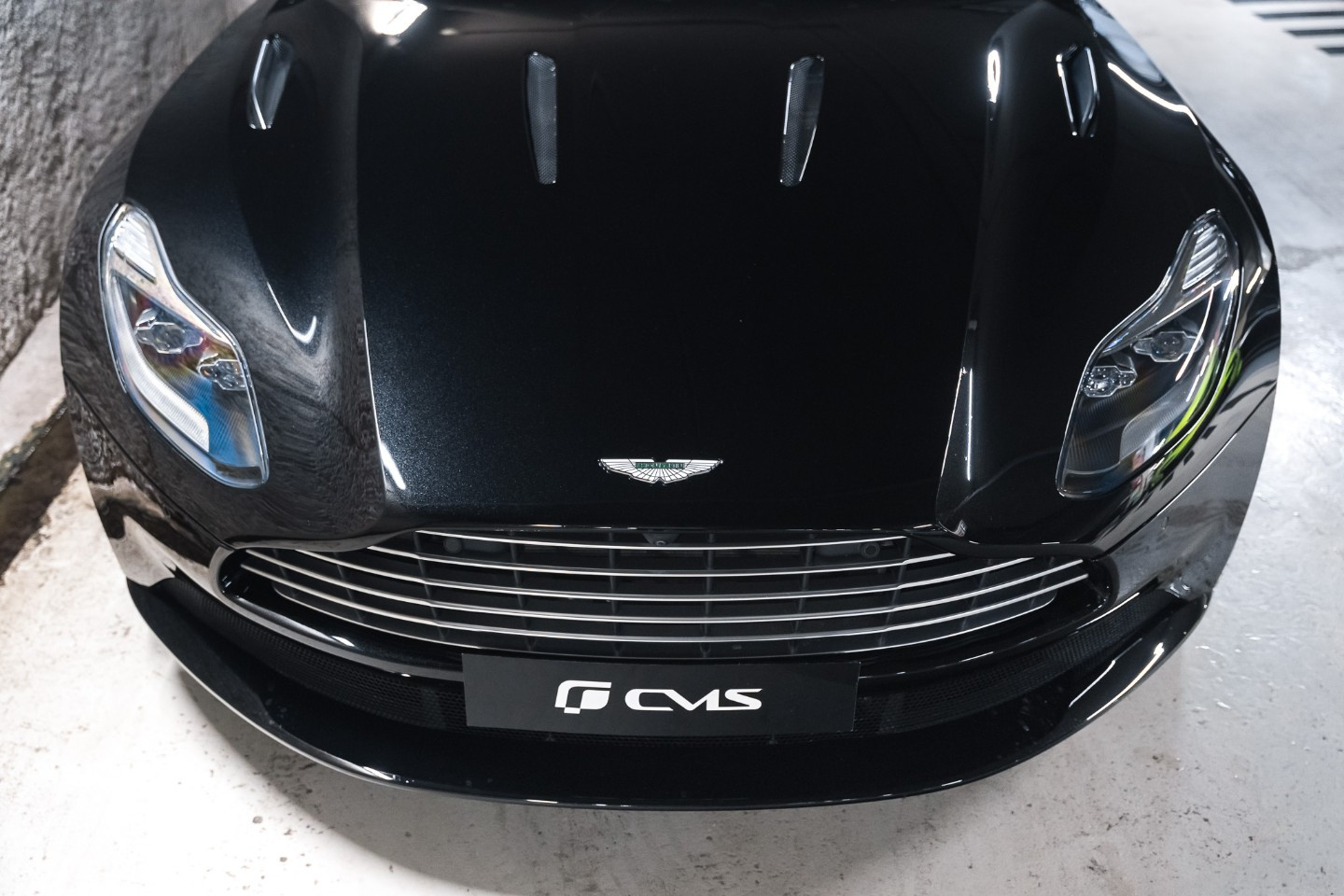 
                                                Voiture
                                                 Aston Martin DB11 V12 5.2 608