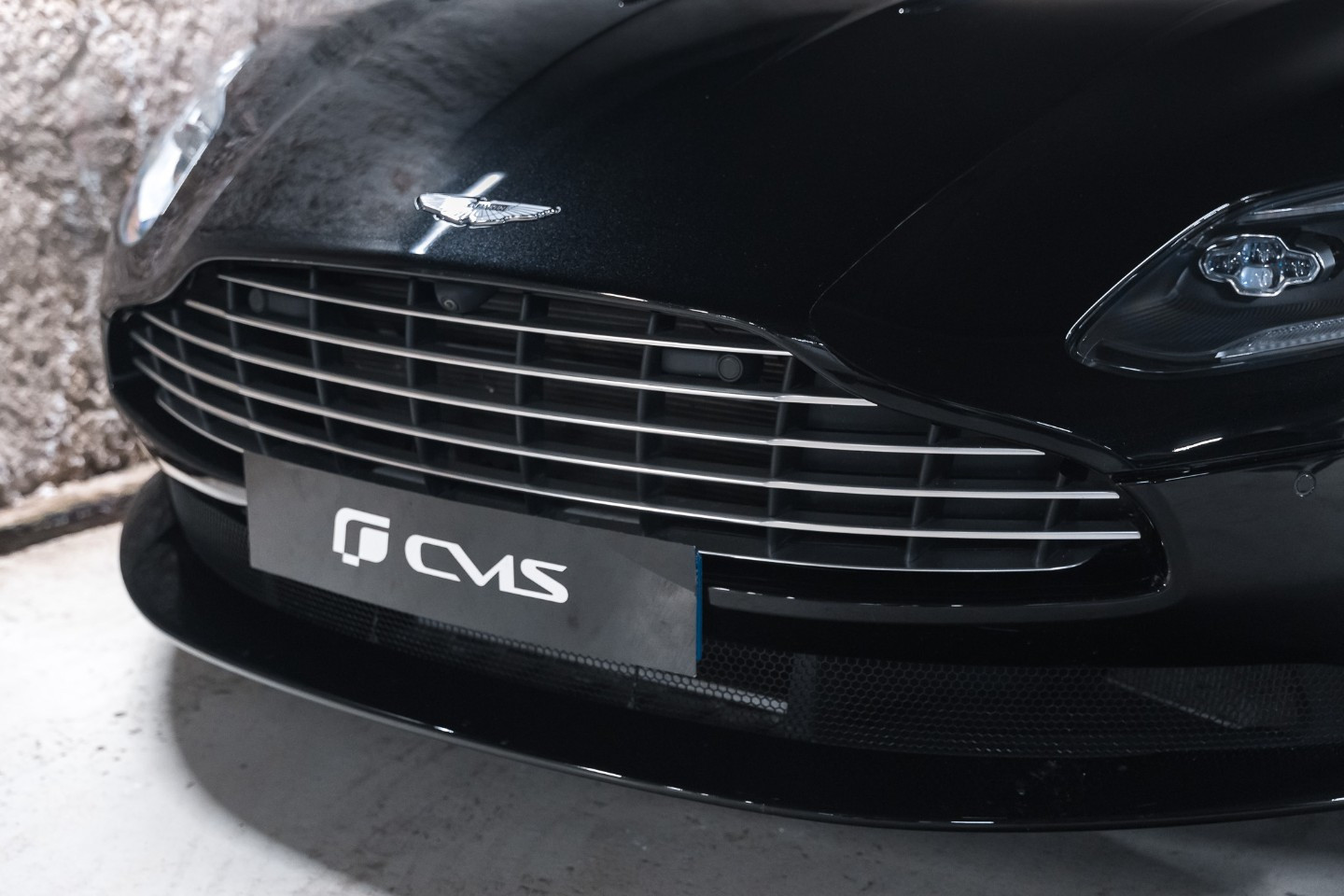 
                                                Voiture
                                                 Aston Martin DB11 V12 5.2 608