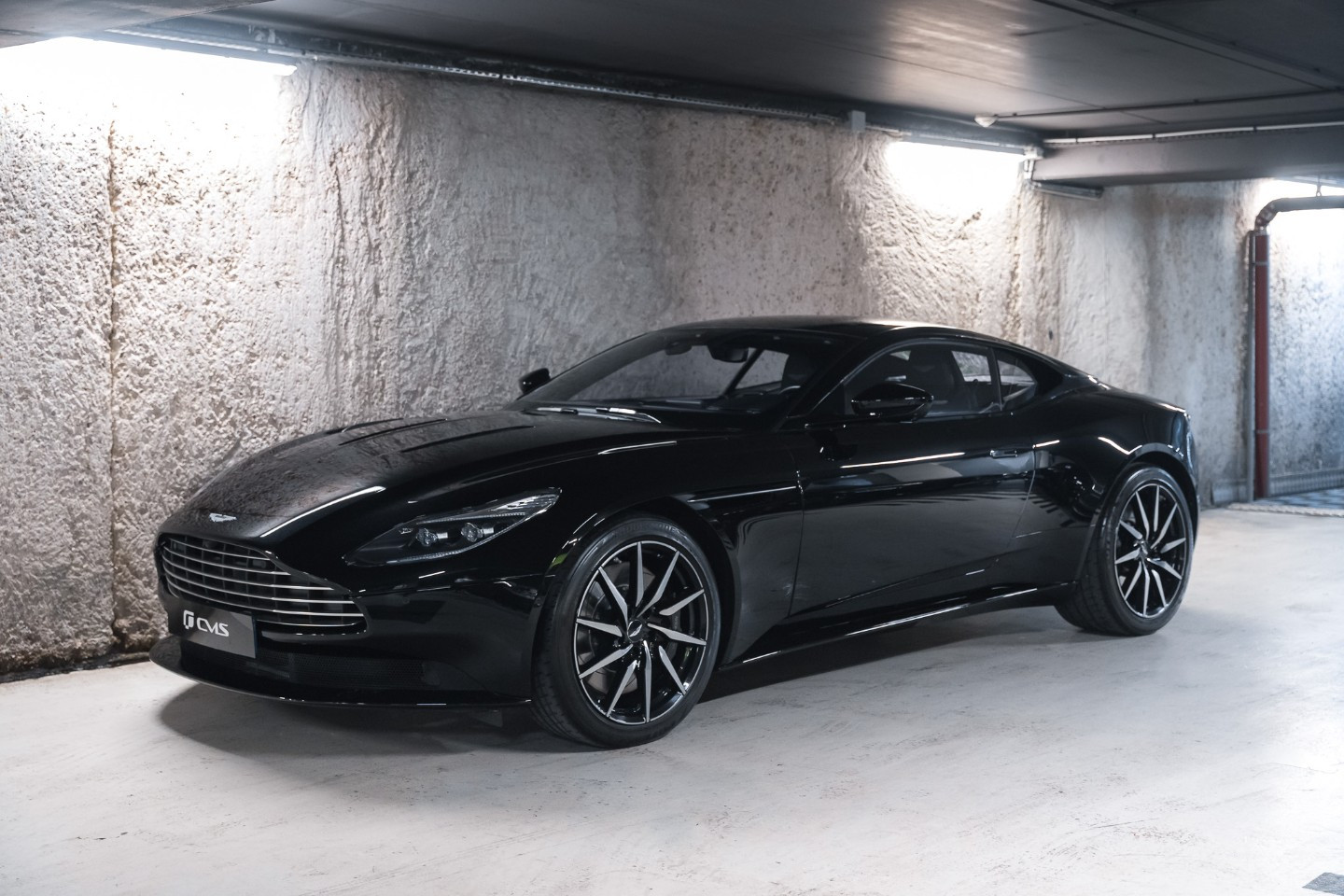 
                                                Voiture
                                                 Aston Martin DB11 V12 5.2 608