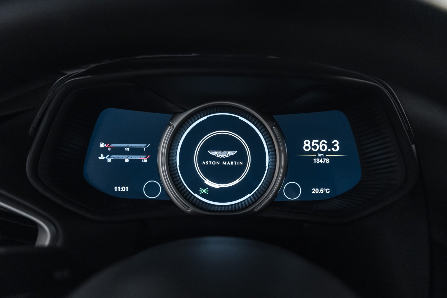 
                                                Voiture
                                                 Aston Martin DB11 V12 5.2 608