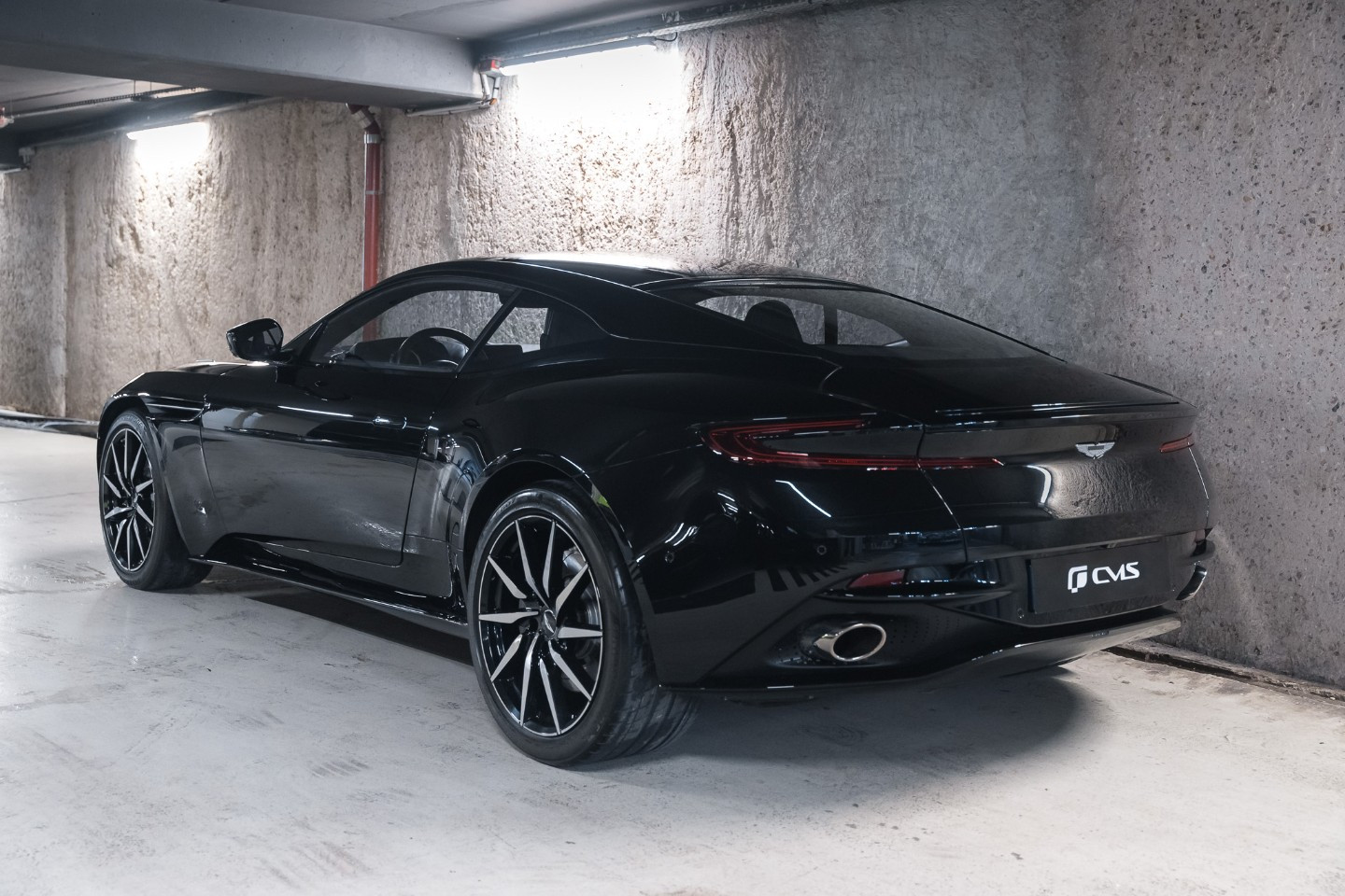 
                                                Voiture
                                                 Aston Martin DB11 V12 5.2 608
