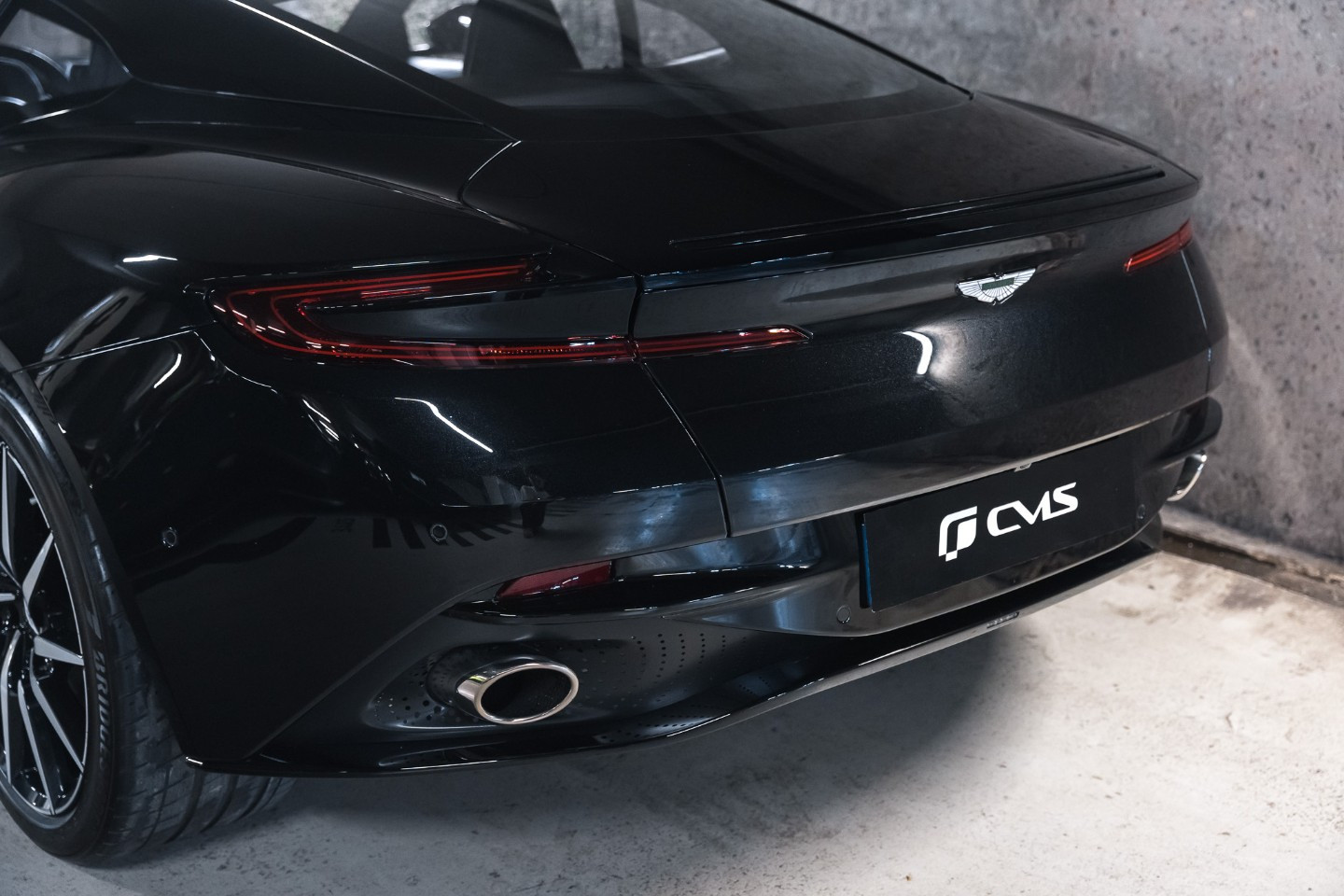 
                                                Voiture
                                                 Aston Martin DB11 V12 5.2 608