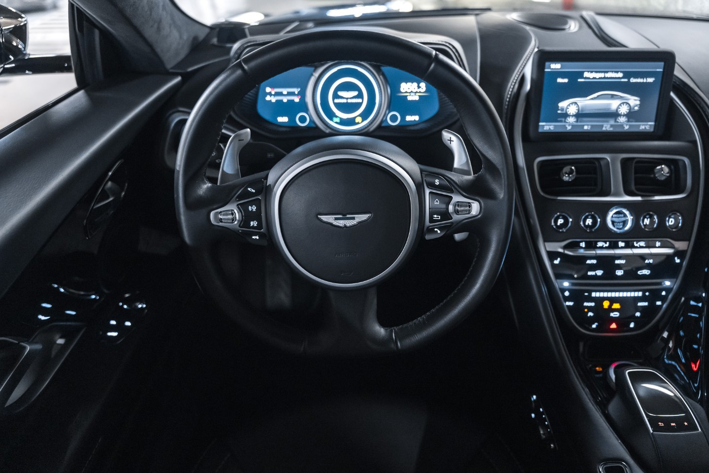 
                                                Voiture
                                                 Aston Martin DB11 V12 5.2 608