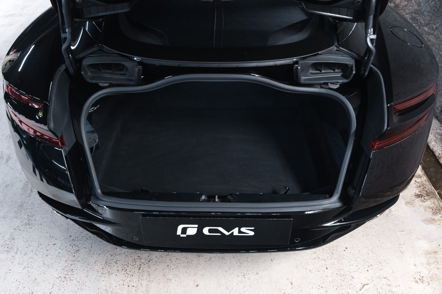 
                                                Voiture
                                                 Aston Martin DB11 V12 5.2 608