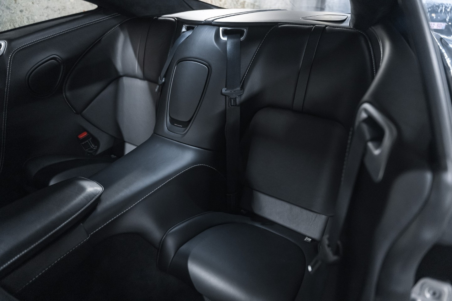 
                                                Voiture
                                                 Aston Martin DB11 V12 5.2 608