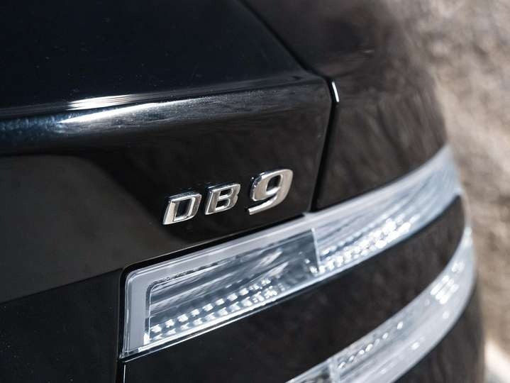 
                                                Voiture
                                                 Aston Martin DB9 Coupé Touchtronic A