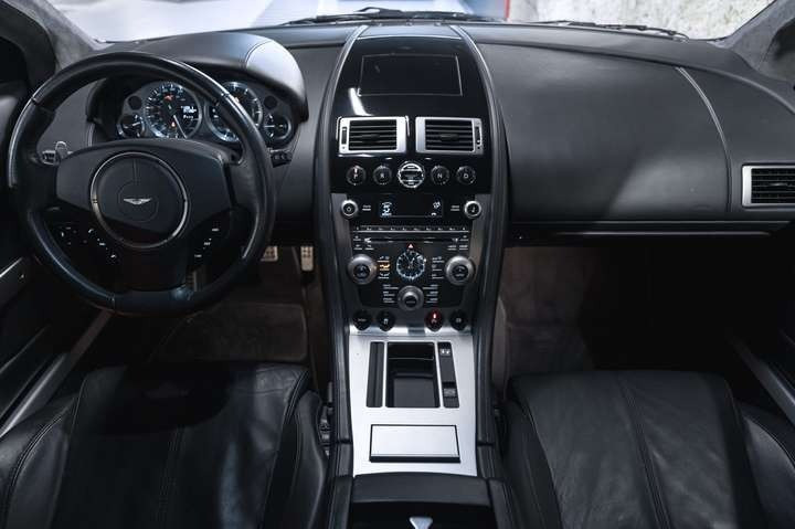 
                                                Voiture
                                                 Aston Martin DB9 Coupé Touchtronic A