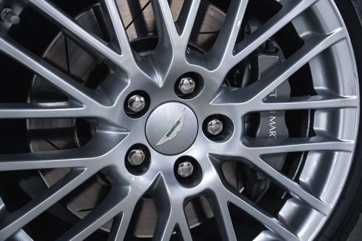 
                                                Voiture
                                                 Aston Martin DB9 Coupé Touchtronic A