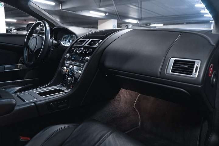 
                                                Voiture
                                                 Aston Martin DB9 Coupé Touchtronic A