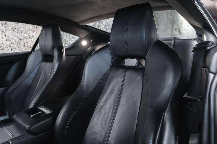 
                                                Voiture
                                                 Aston Martin DB9 Coupé Touchtronic A