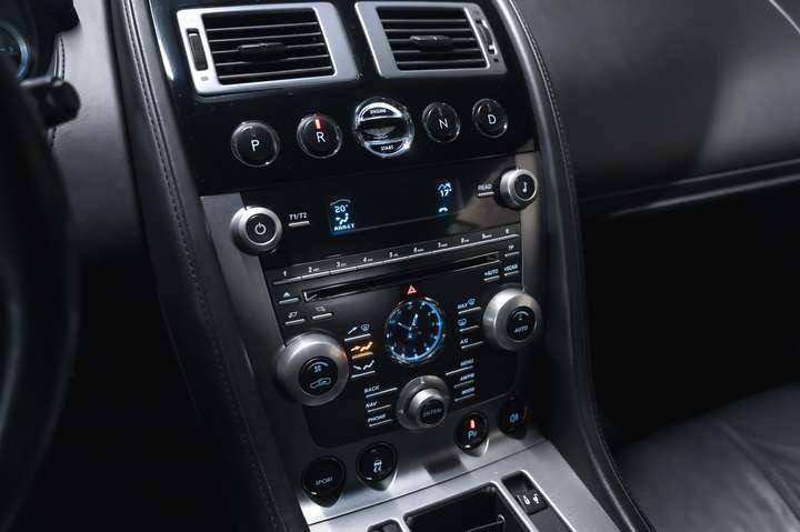 
                                                Voiture
                                                 Aston Martin DB9 Coupé Touchtronic A