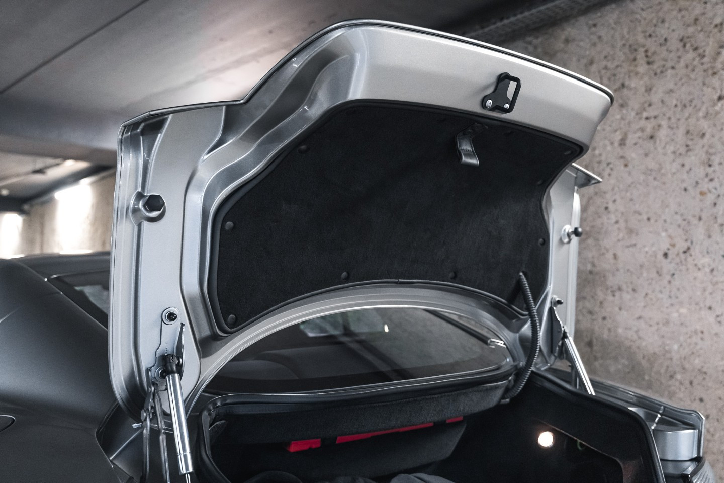 
                                                Voiture
                                                 Aston Martin DB9 GT Bond Edition V12 6.0 548