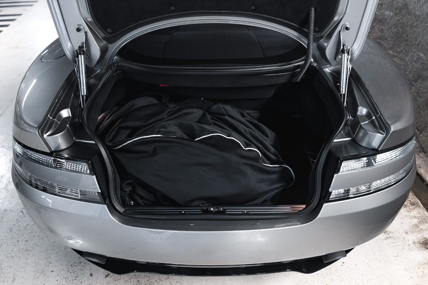 
                                                Voiture
                                                 Aston Martin DB9 GT Bond Edition V12 6.0 548