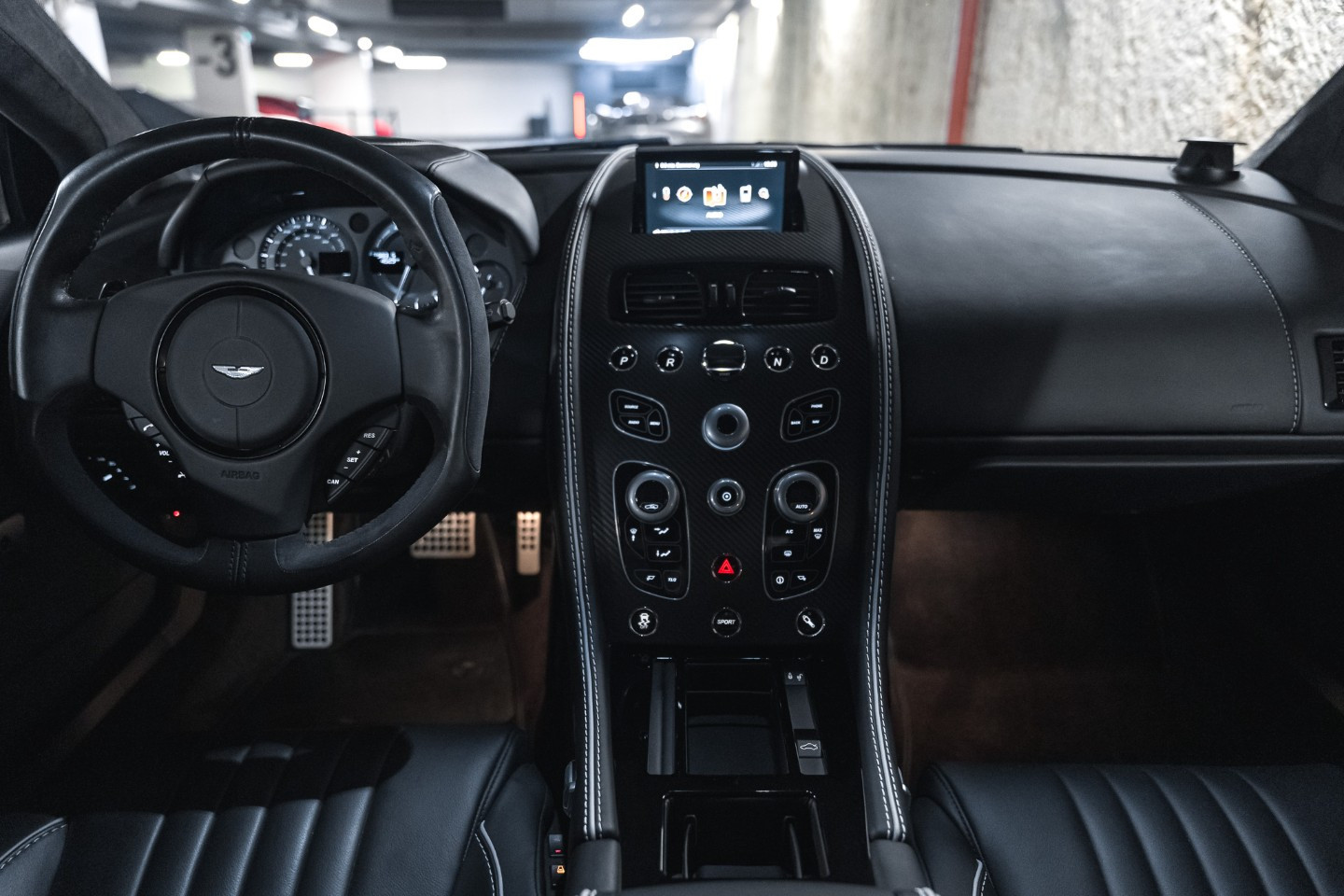 
                                                Voiture
                                                 Aston Martin DB9 GT Bond Edition V12 6.0 548