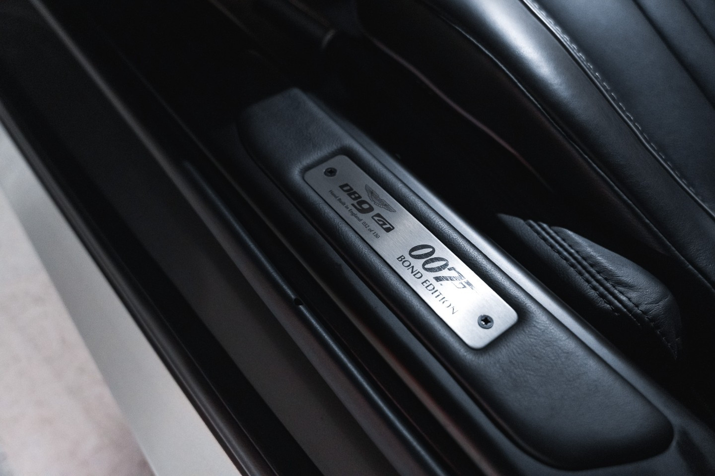 
                                                Voiture
                                                 Aston Martin DB9 GT Bond Edition V12 6.0 548