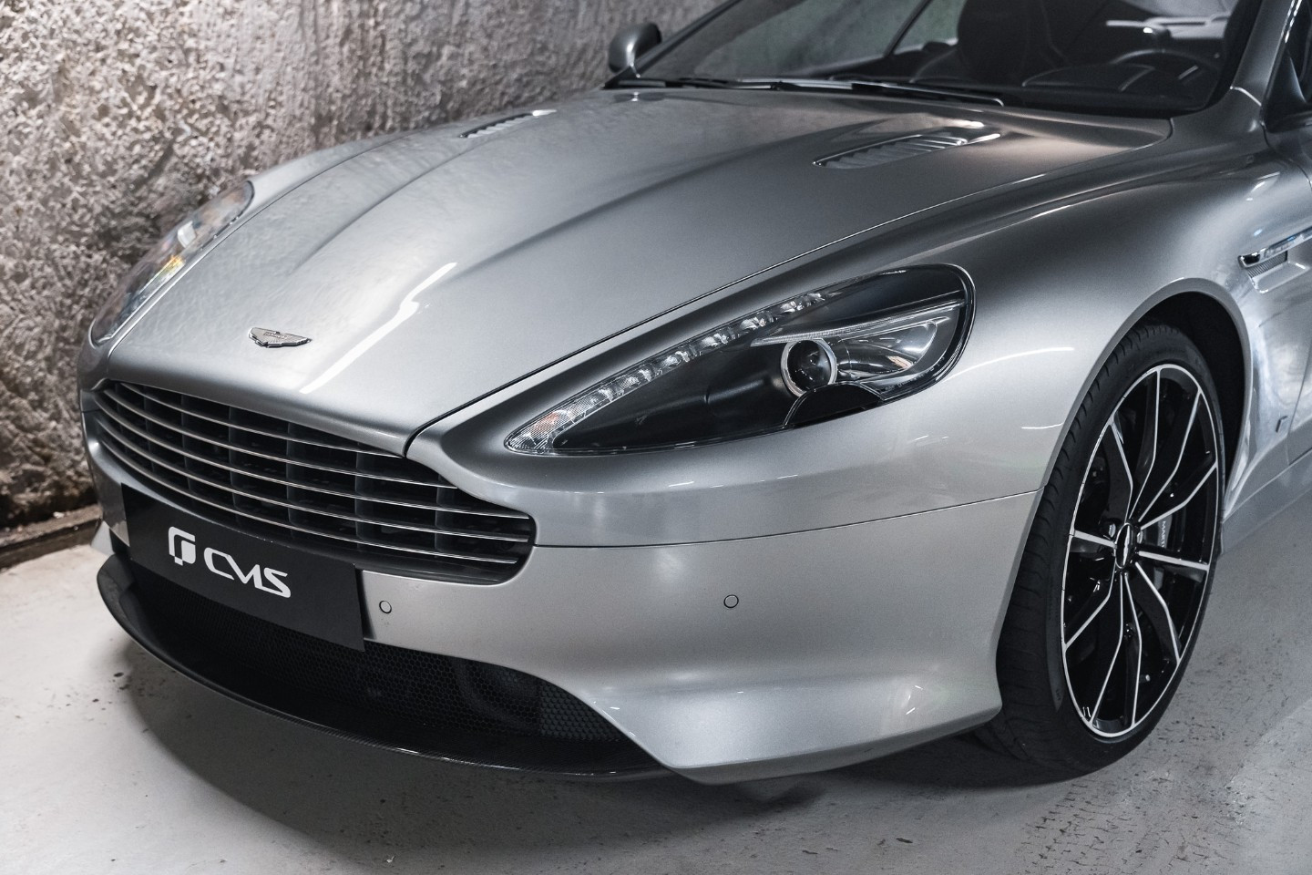 
                                                Voiture
                                                 Aston Martin DB9 GT Bond Edition V12 6.0 548