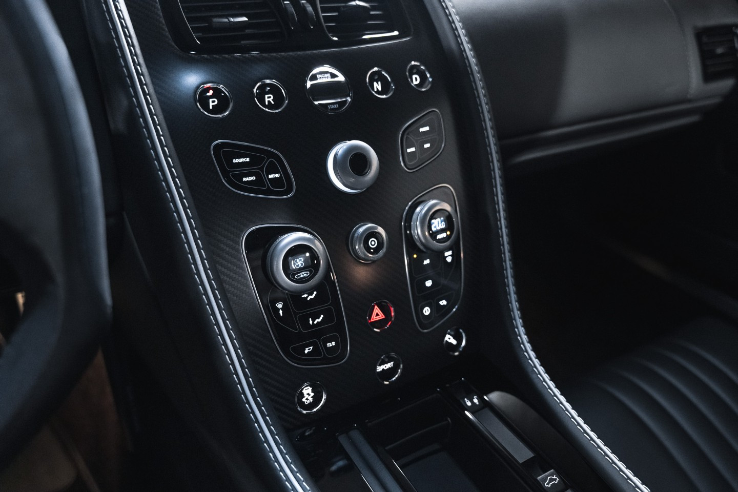 
                                                Voiture
                                                 Aston Martin DB9 GT Bond Edition V12 6.0 548