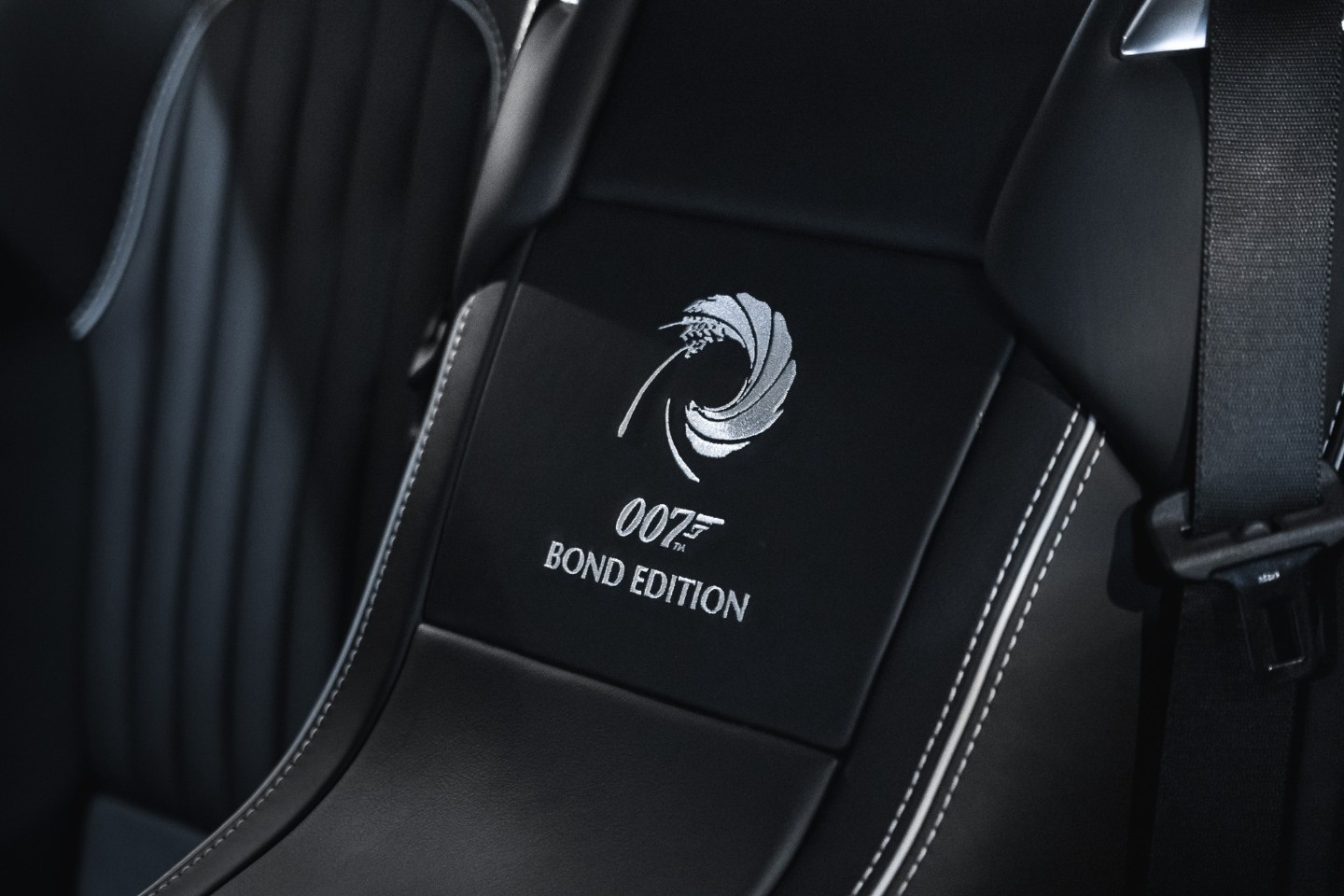 
                                                Voiture
                                                 Aston Martin DB9 GT Bond Edition V12 6.0 548