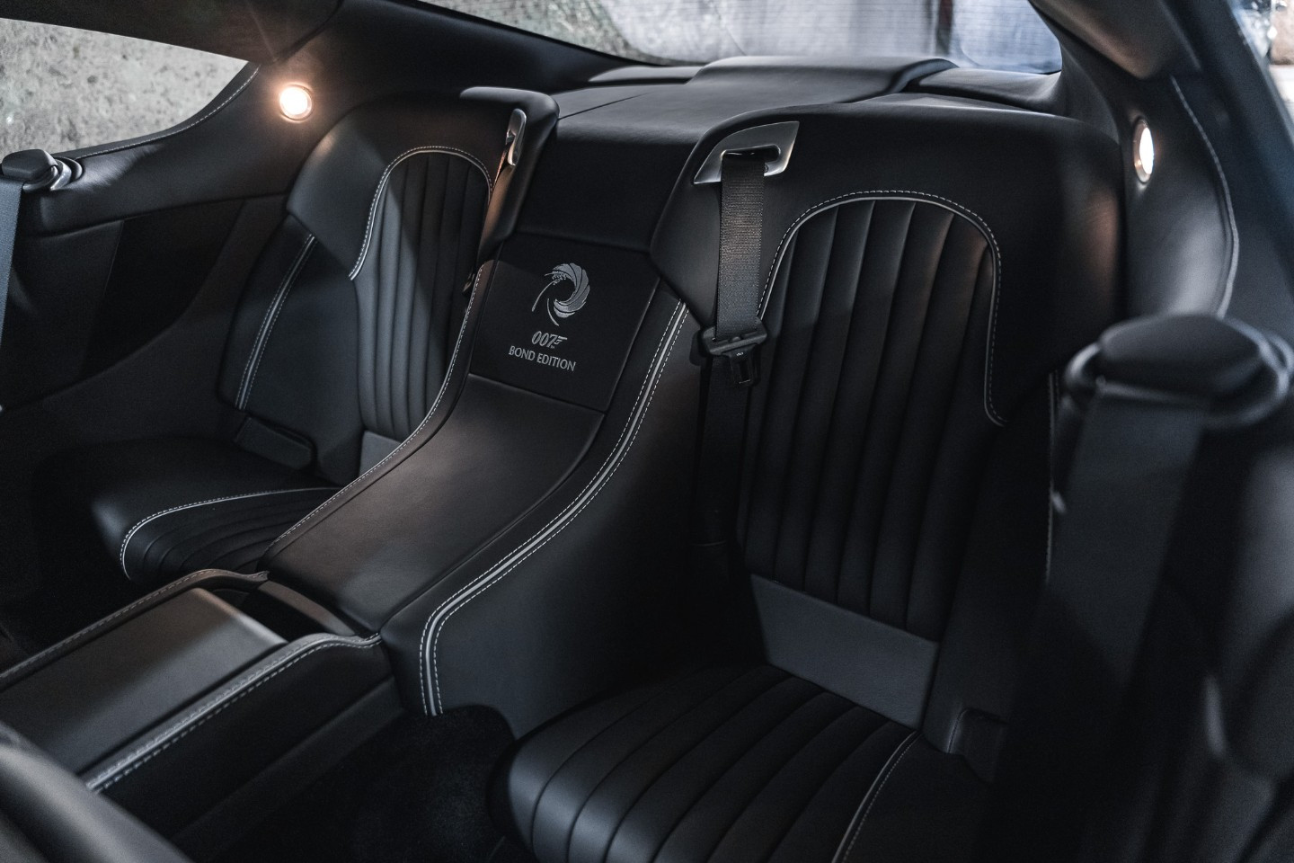 
                                                Voiture
                                                 Aston Martin DB9 GT Bond Edition V12 6.0 548