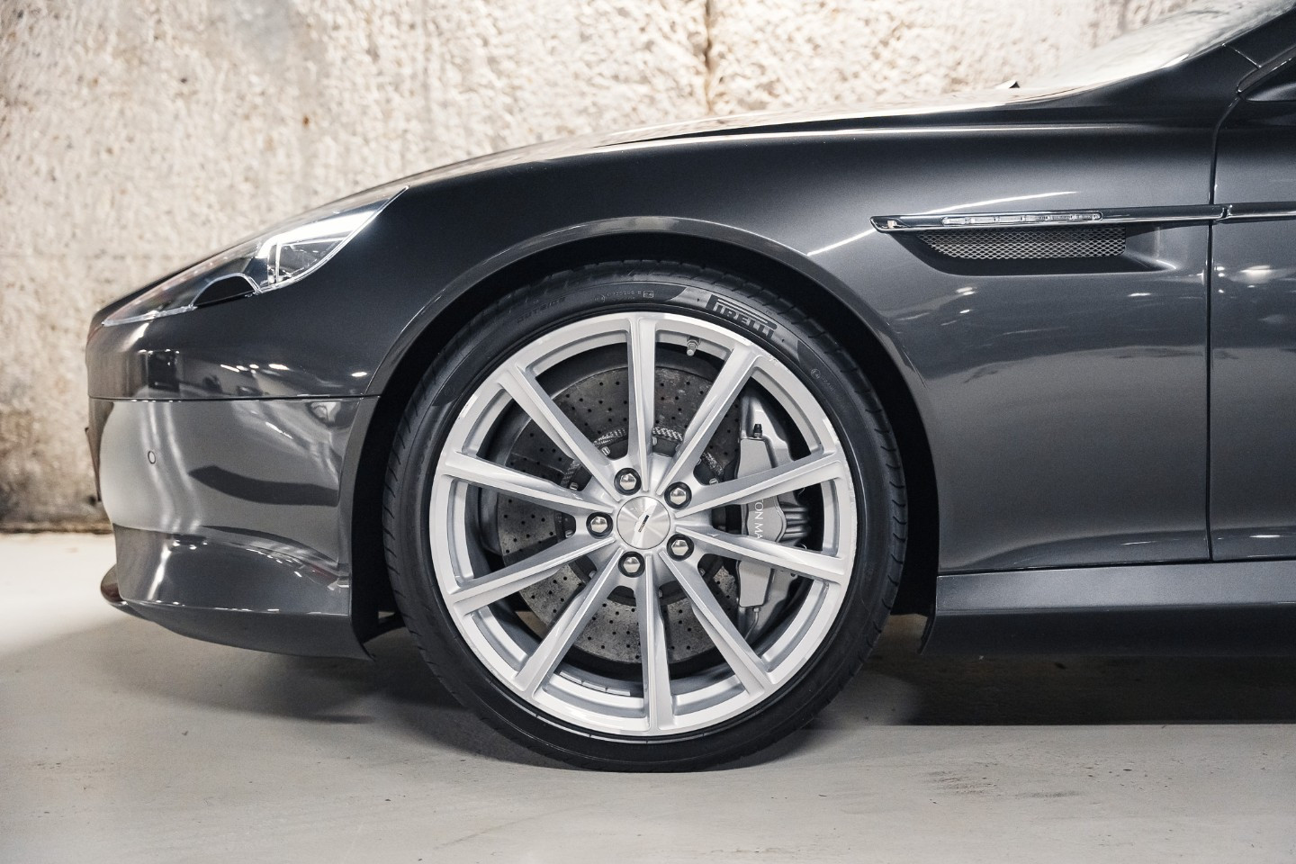 
                                                Voiture
                                                 Aston Martin DB9 GT Volante V12 6.0 548