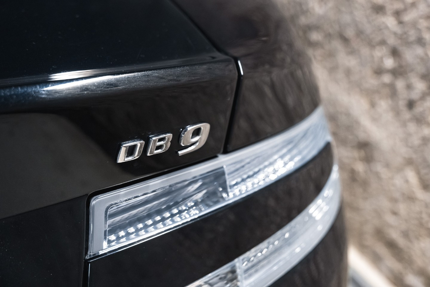 
                                                Voiture
                                                 Aston Martin DB9 (I) V12 6.0 450 Touchtronic