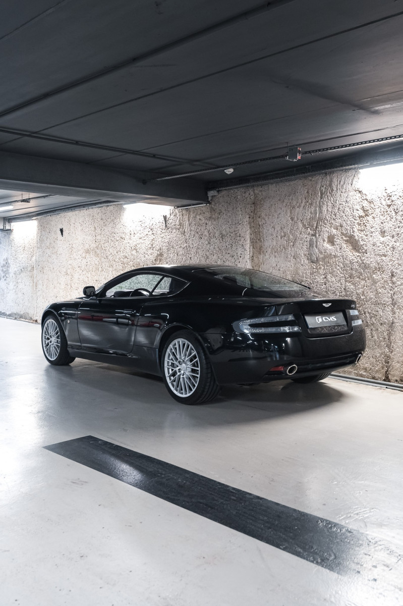 
                                                Voiture
                                                 Aston Martin DB9 (I) V12 6.0 450 Touchtronic