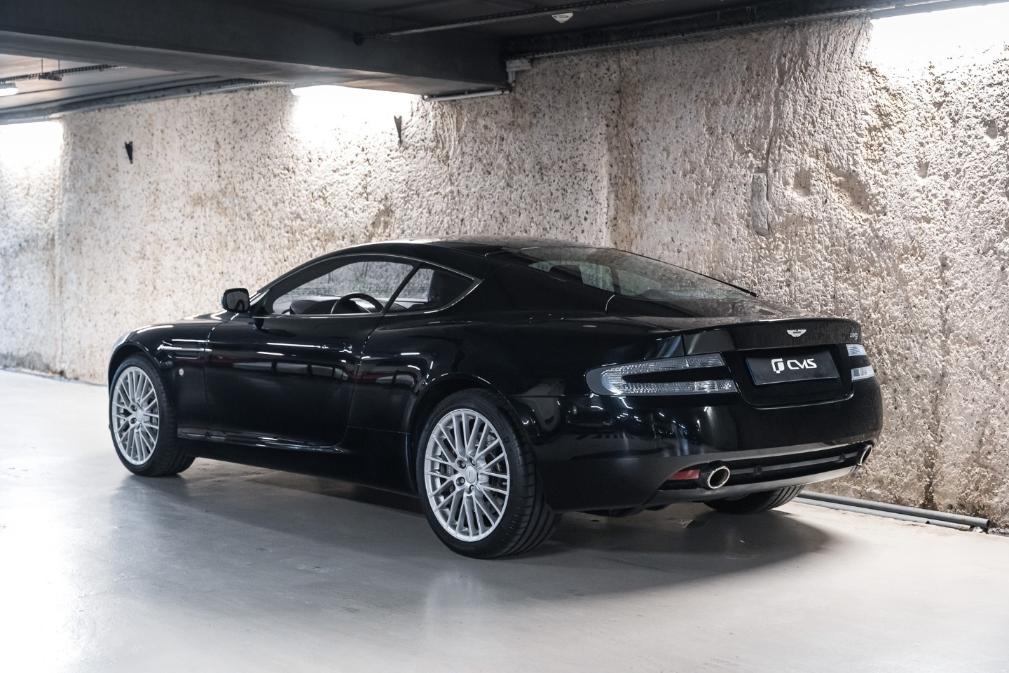 
                                                Voiture
                                                 Aston Martin DB9 (I) V12 6.0 450 Touchtronic