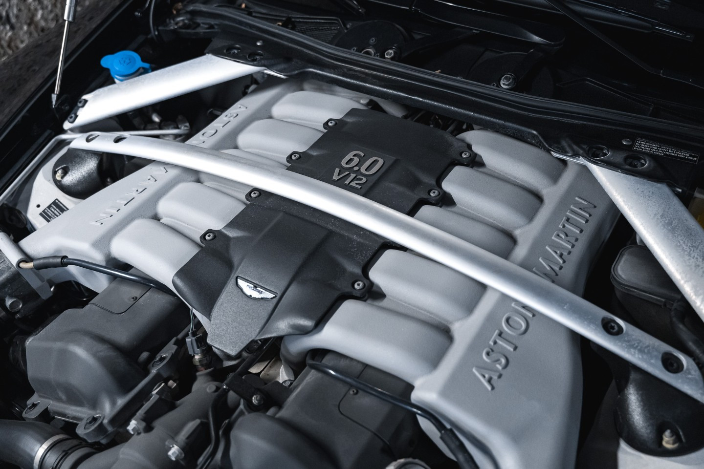 
                                                Voiture
                                                 Aston Martin DB9 (I) V12 6.0 450 Touchtronic