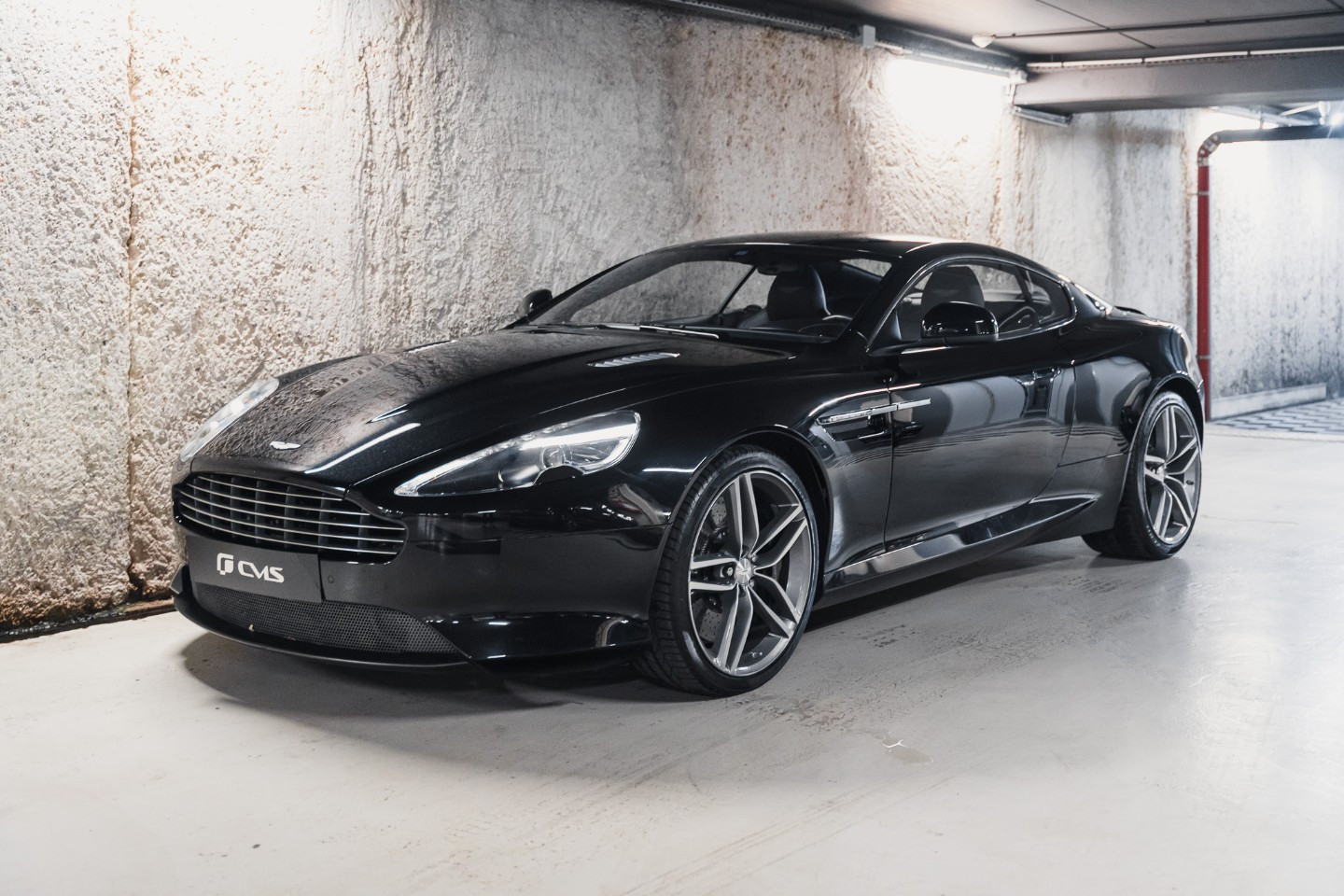 
                                                Voiture
                                                 Aston Martin DB9 (III) V12 6.0 517