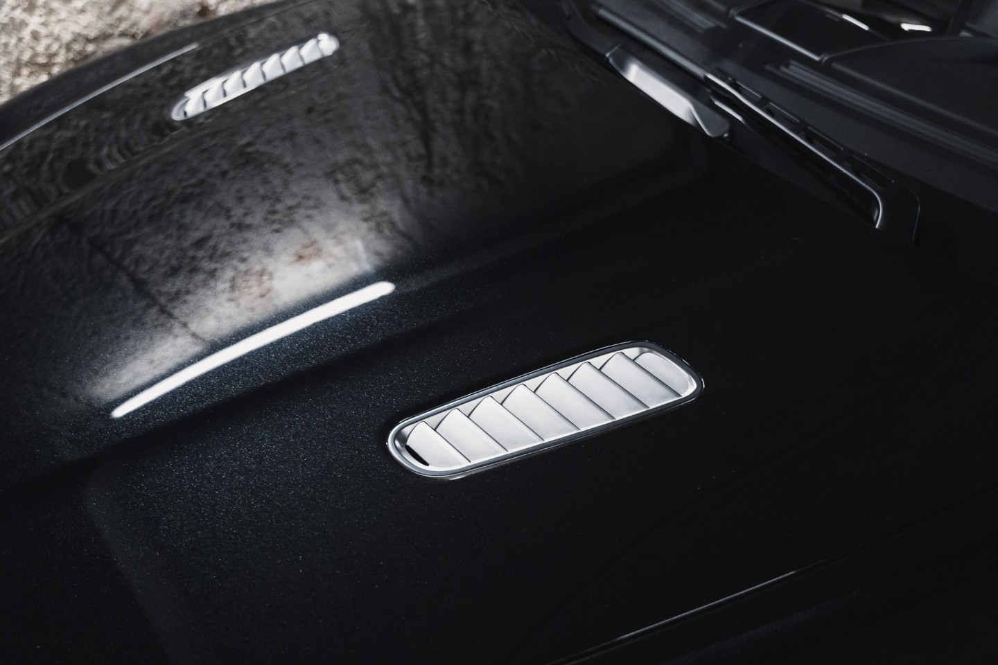 
                                                Voiture
                                                 Aston Martin DB9 (III) V12 6.0 517